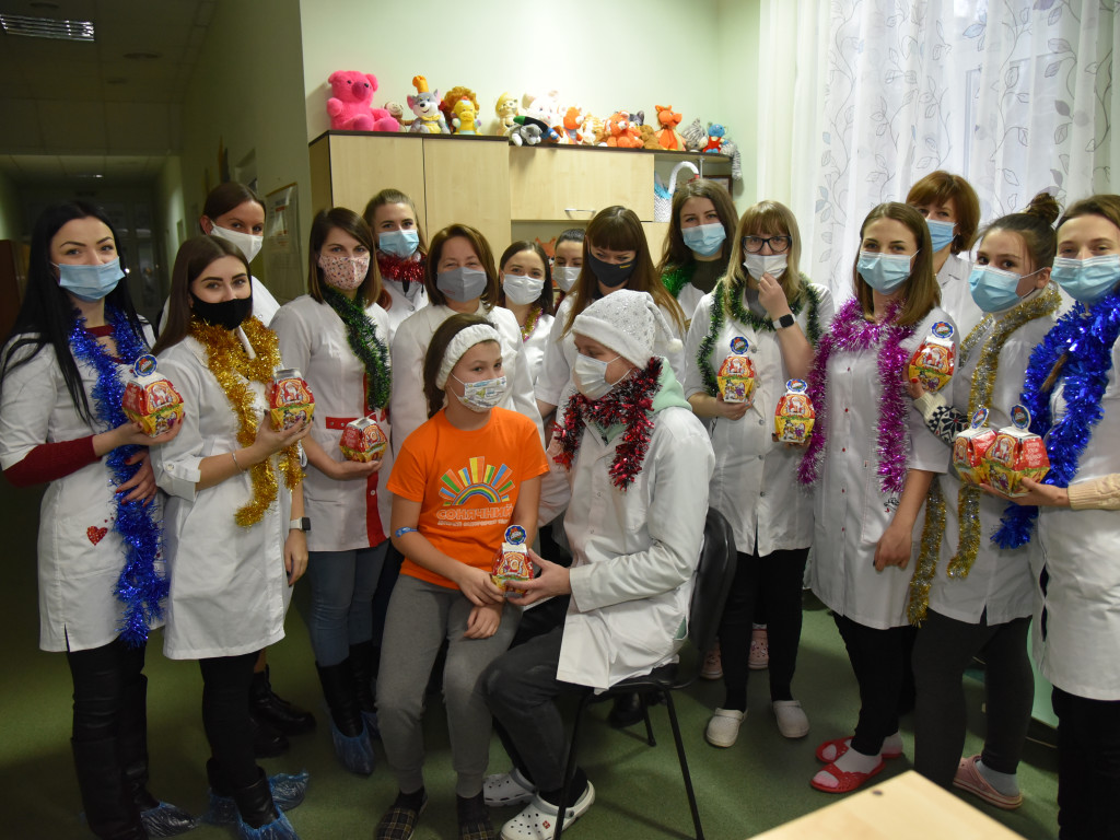 Новорічне свято для дітей , які знаходяться на стаціонарному лікуванні в КП «Полтавська обласна дитяча клінічна лікарня Полтавської обласної ради»