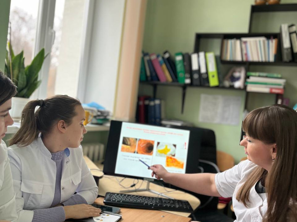 Гуртківці обговорюють питання гастроінтестинальних захворювань у дітей